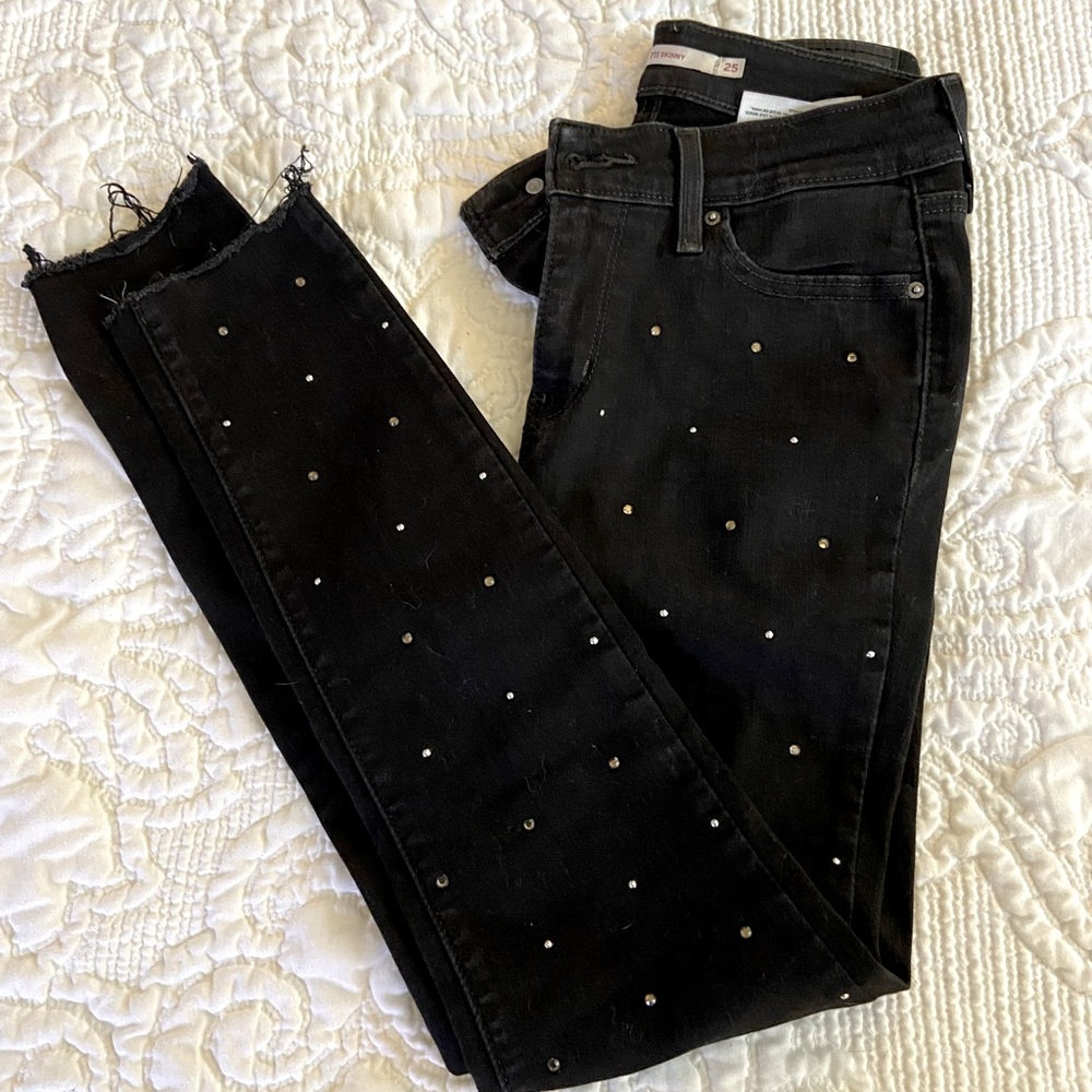 Levi’s rhinestone 711 skinny Jean. Women’s size 25. Black
